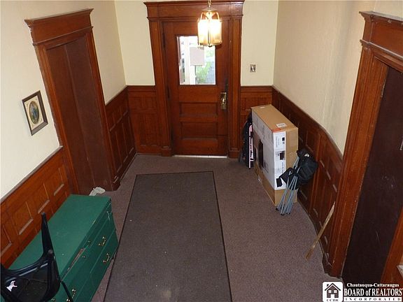 4th image of 334 E 5th St