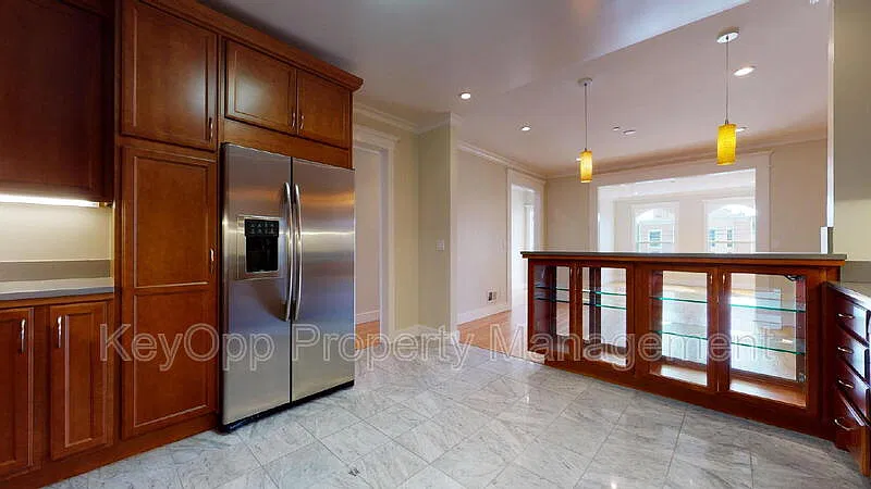 2 bed, 2.0 bath, 1521 sqft, $6,250 — Photo 3