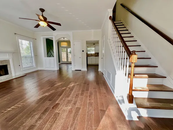 201 Wedgewood Way, Sandy Springs, GA 30350