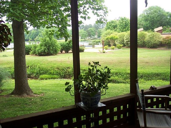 4th image of 4 Northlake Dr