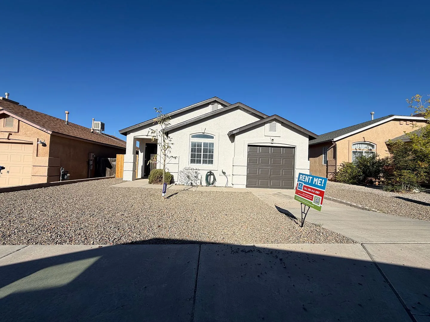 2 Bedroom Single Story Home Available Near McMahon Blvd NW & Unser Blvd NW! — Photo 1