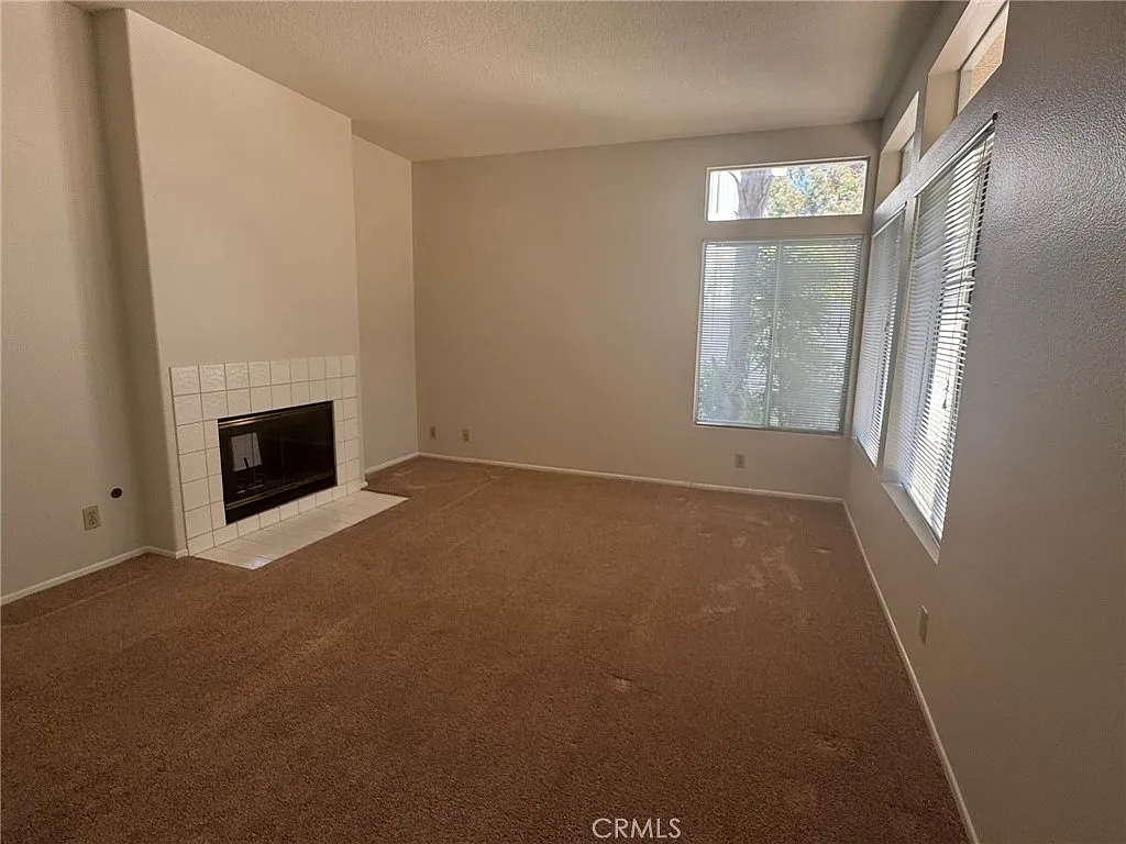 4 bed, 2.5 bath, 1940 sqft, $3,800 — Photo 4