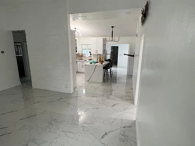 5090 SW 9th Ct — Photo 11