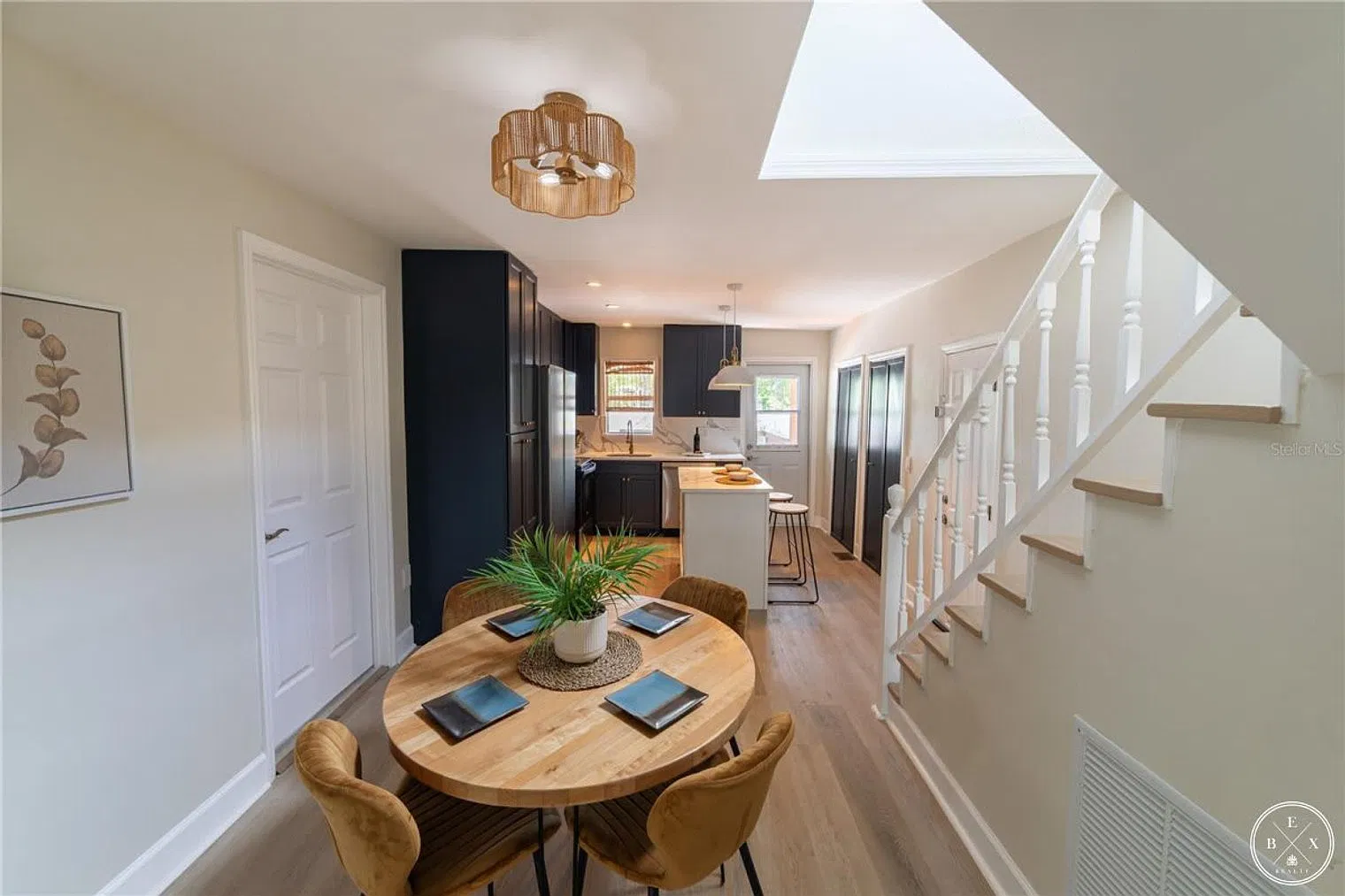 3 bed, 2.0 bath, 1334 sqft, $9,752 — Photo 4