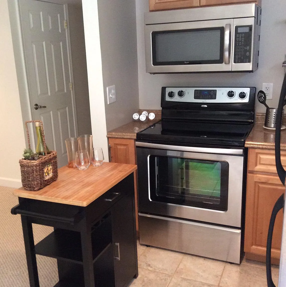 1 bed, 2294 sqft, $2,100 — Photo 2