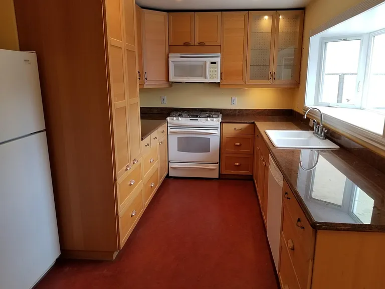 6109 Tehama Ave — Photo 7