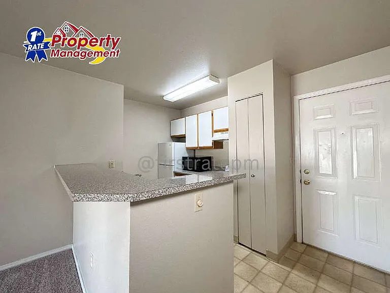 850 W Belmont St #208 — Photo 8