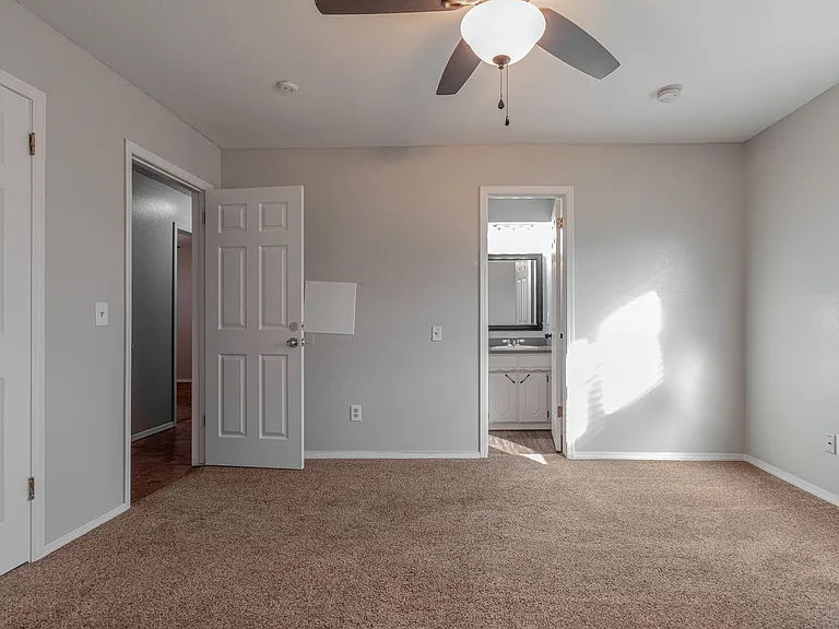 821 Peregrine Dr — Photo 48