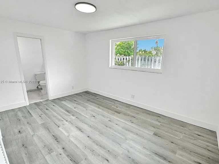 5300 SW 7th St — Photo 25