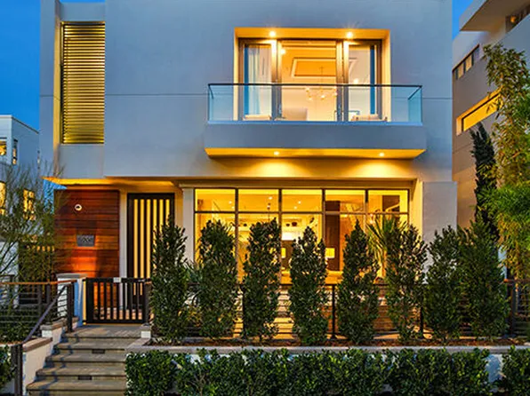 5900 S Village Dr, Los Angeles, CA 90094