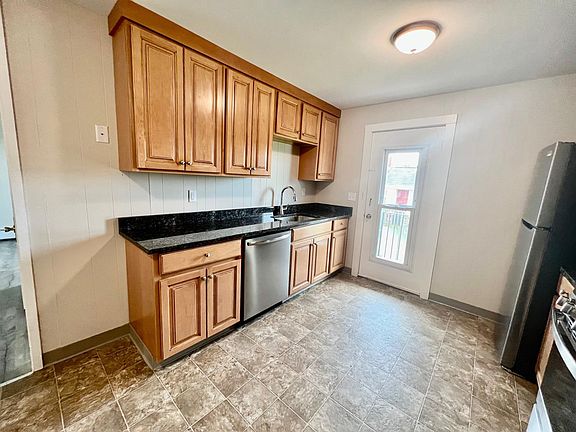 2nd image of 112 Montowese St Rear 2B