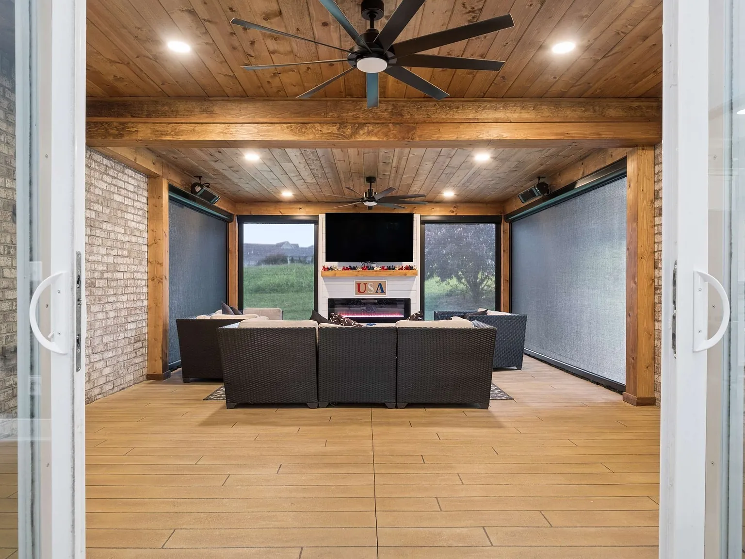 4 bed, 3.0 bath, 2856 sqft, $3,800 — Photo 2
