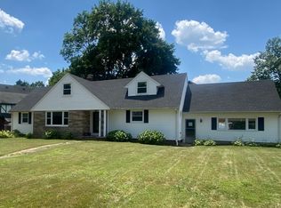 456 Sunset View Dr, Akron, OH 44320