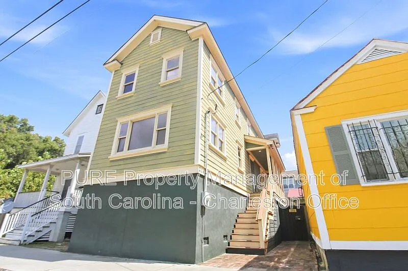 3 bed, 2.5 bath, 1600 sqft, $5,299 — Photo 1