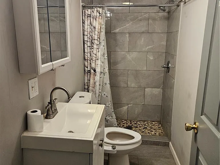 661 W Brookdale St — Photo 10