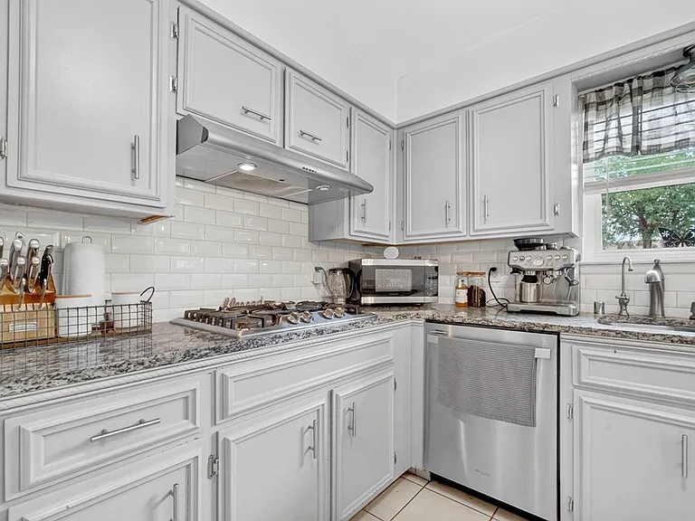 2409 Emerson Ct — Photo 19