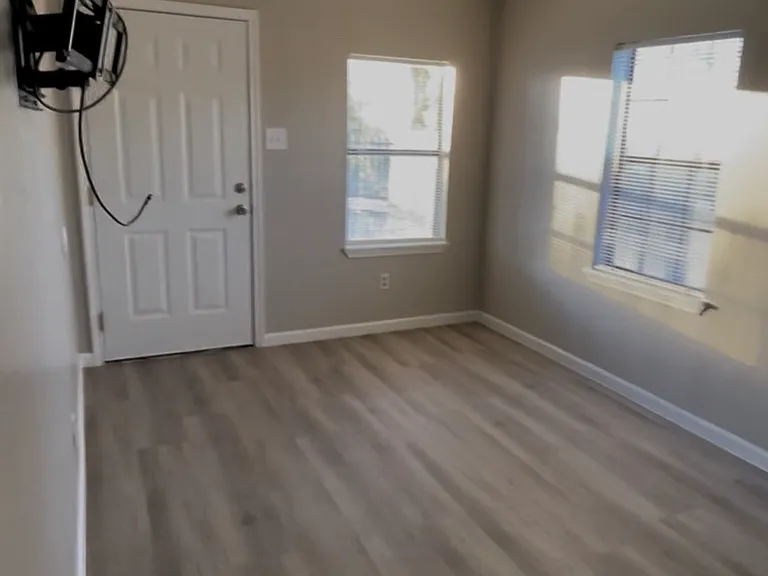 2801 Lexington Ave — Photo 2