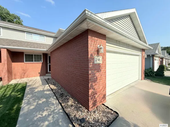 250 S 77th St, Lincoln, NE 68510