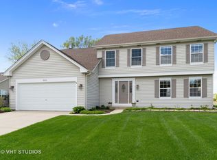 553 Lakeview Dr, Oswego, IL 60543