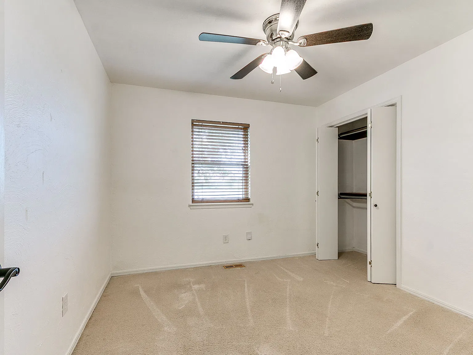 1900 Gray Fox Dr — Photo 2