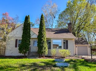 1136 County Road B E, Maplewood, MN 55109