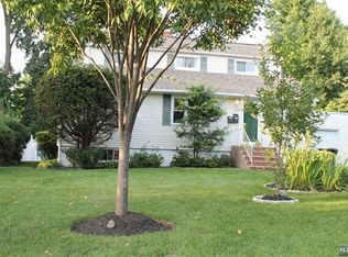 271 Idaho St, Paramus, NJ 07652