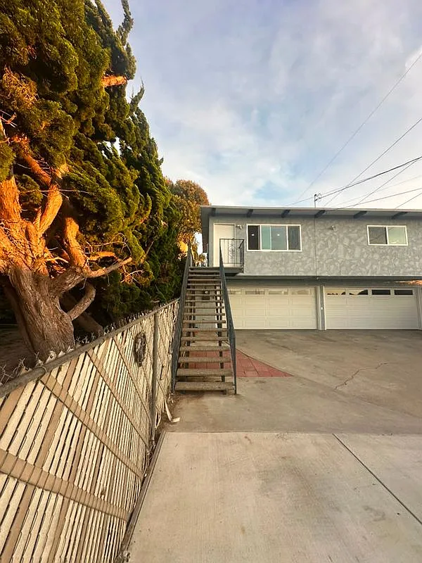 2 bed, 1.0 bath, 432 sqft, $3,200 — Photo 2