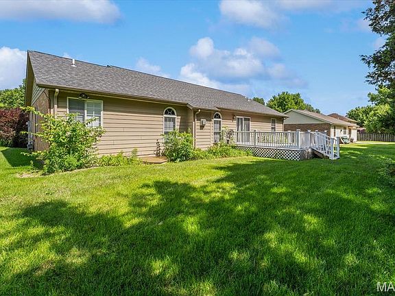 2nd image of 432 Meadowlark Ln