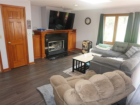 2nd image of 20 Pearce Dr