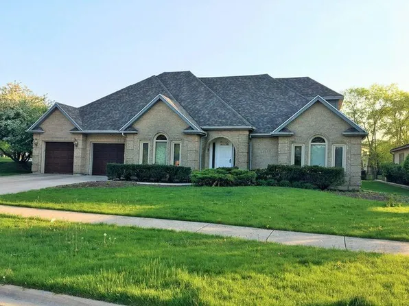 4355 Pine Lake Dr, Naperville, IL 60564
