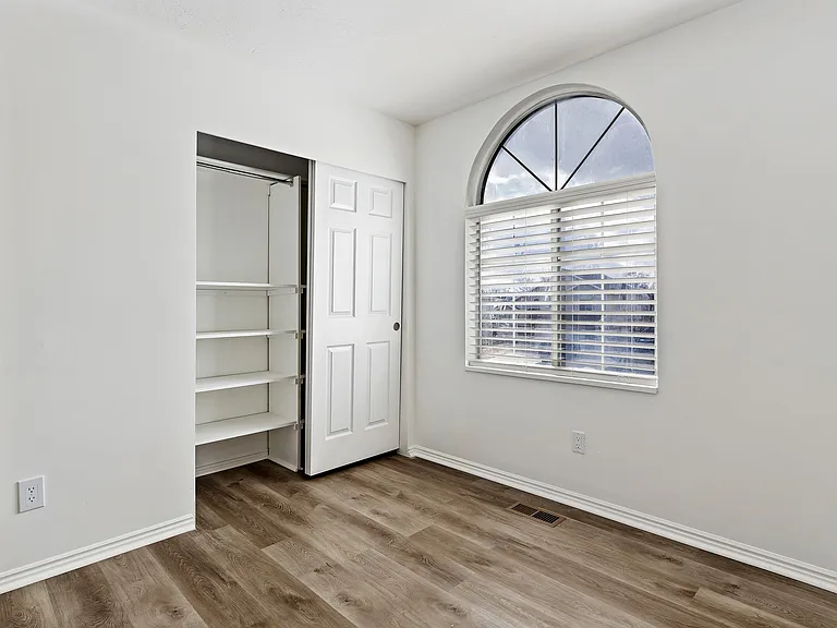 1806 N 350 W — Photo 12