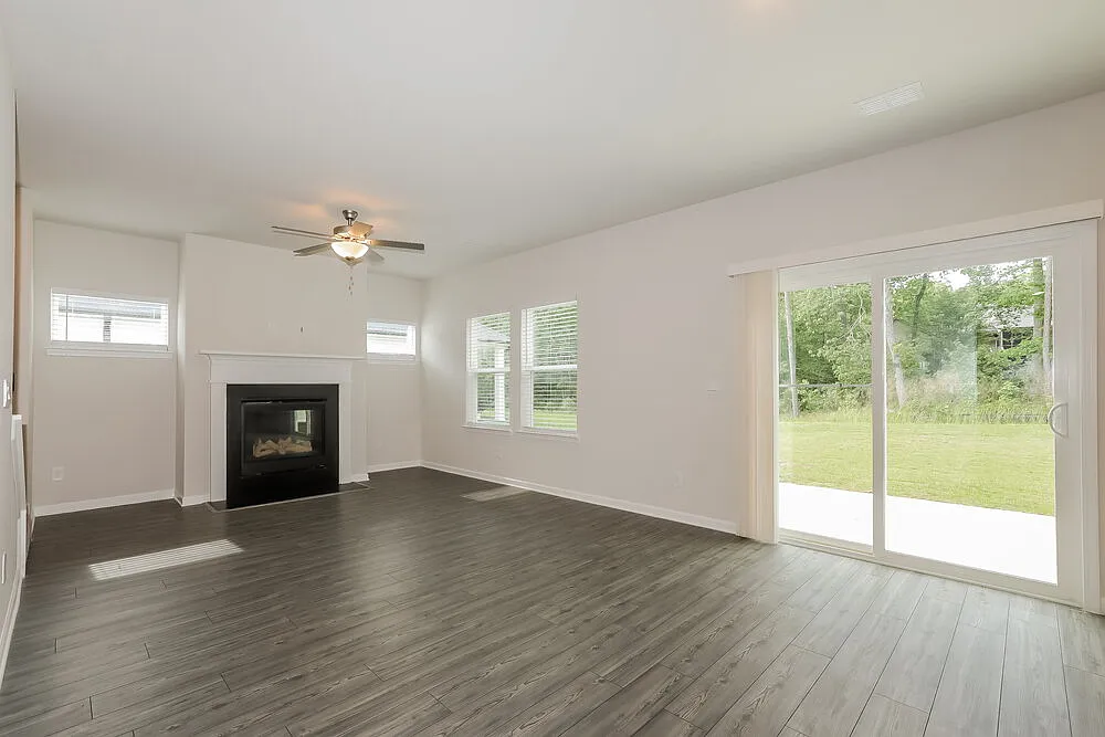 3 bed, 2.5 bath, 1858 sqft, $3,230 — Photo 4