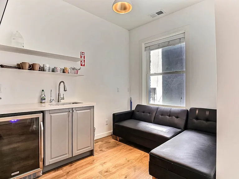 6 Nottingham Pl #1 — Photo 4