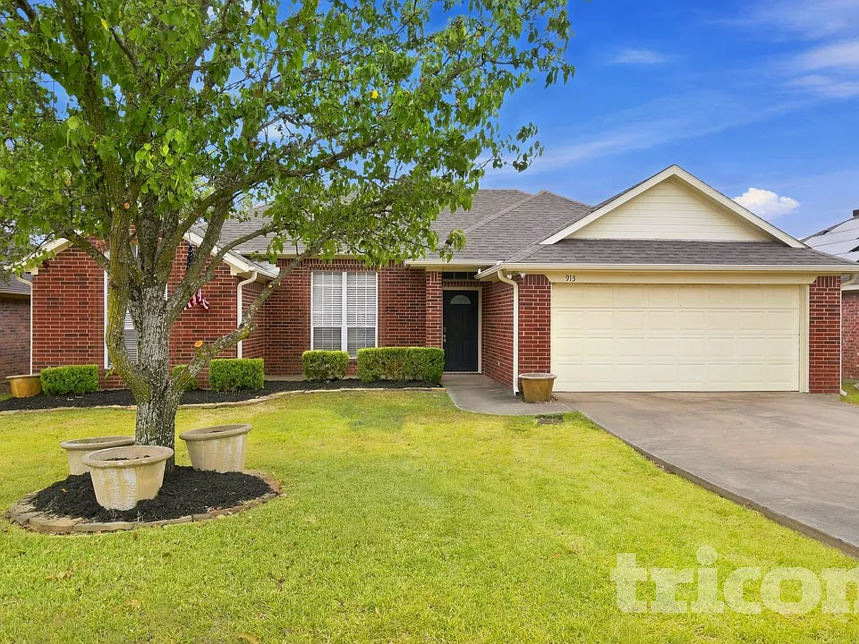 913 Brookhaven Dr