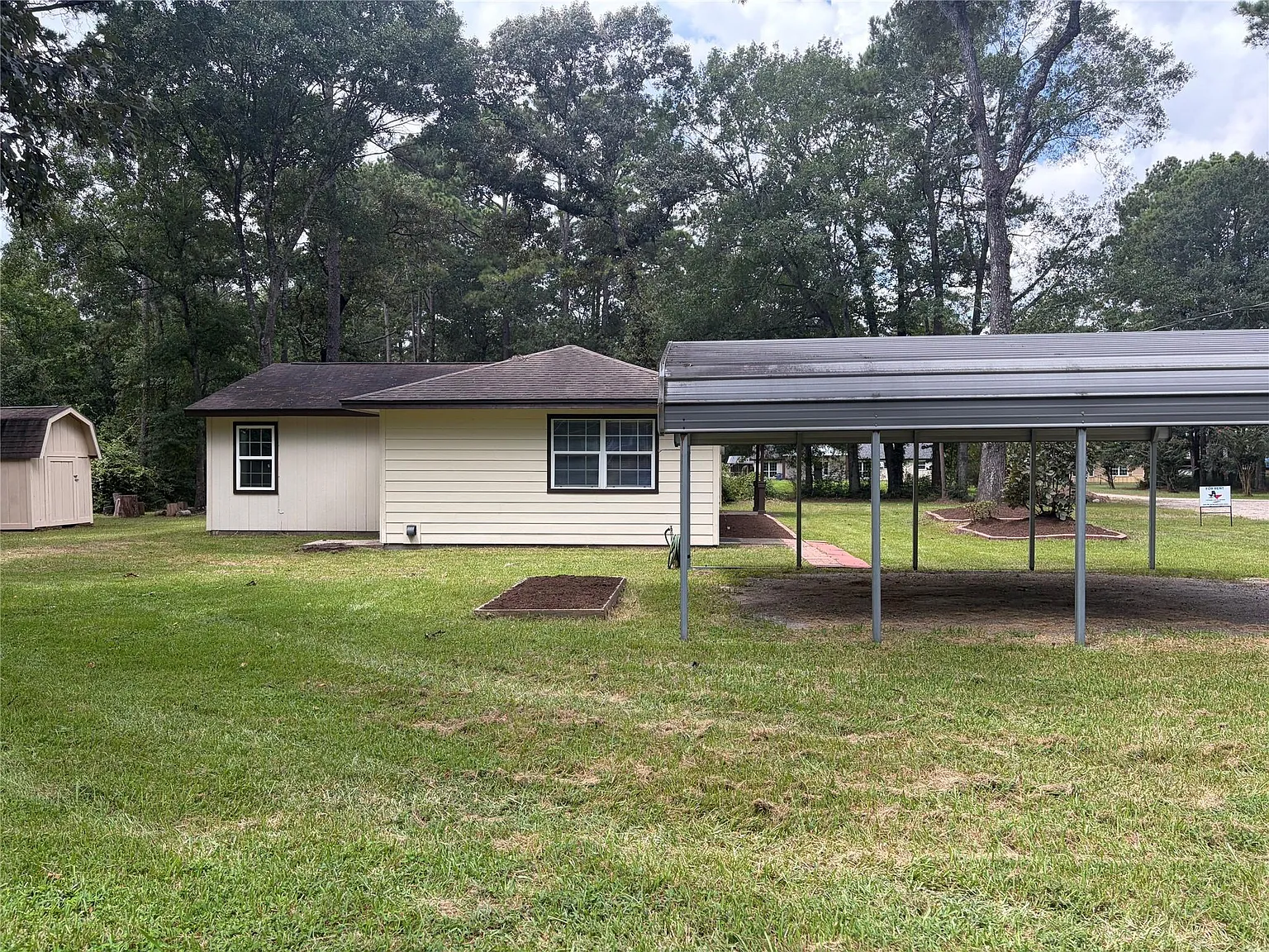 2 bed, 1.0 bath, 1208 sqft, $1,400 — Photo 2
