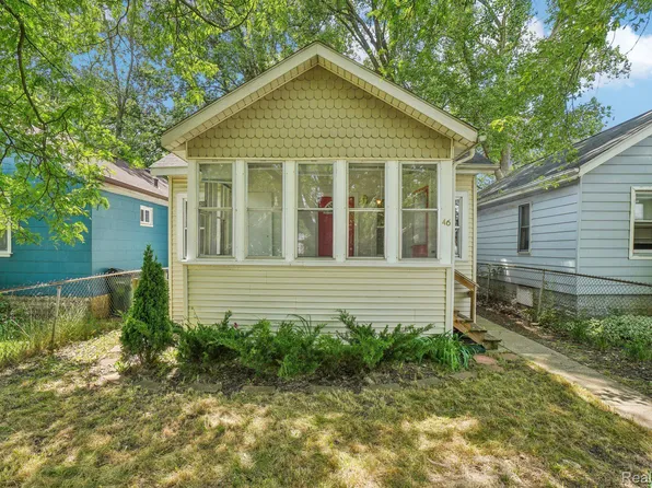46 E Hayes Ave, Hazel Park, MI 48030