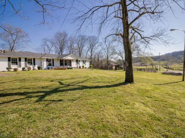 301 Green Acres Dr, Goodlettsville, TN 37072