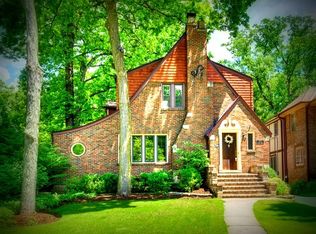 575 Riford Rd, Glen Ellyn, IL 60137