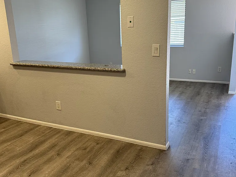 2330 W Belmont Ave #9 — Photo 7