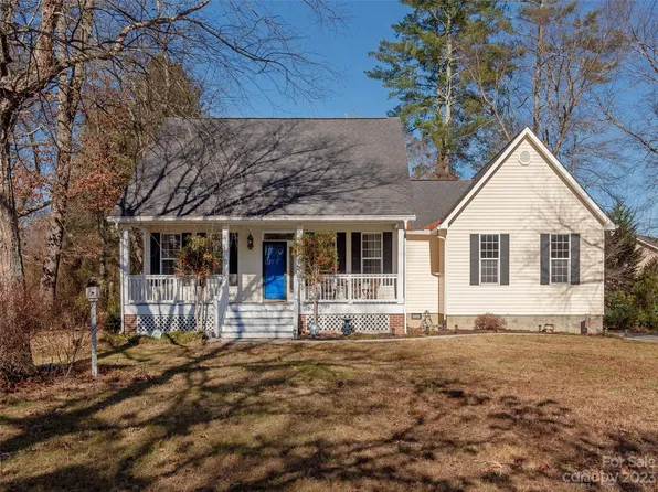 24 Brandy Branch Ct, Mills River, NC 28759