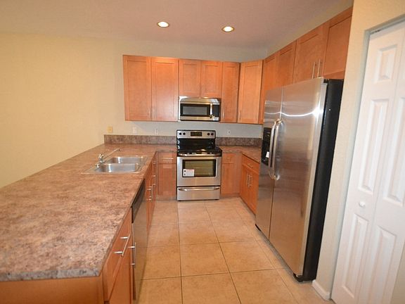 4th image of 4294 Lake Lucerne Cir