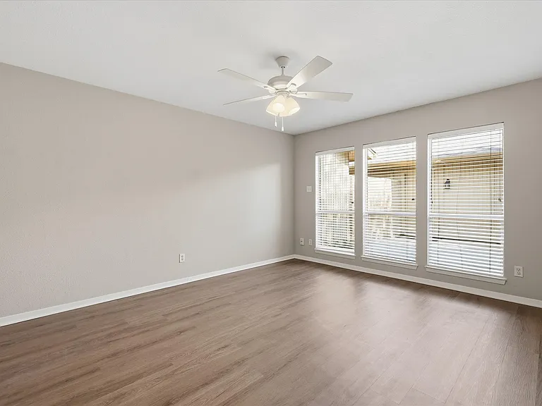 826 Shady Glen Ln — Photo 25