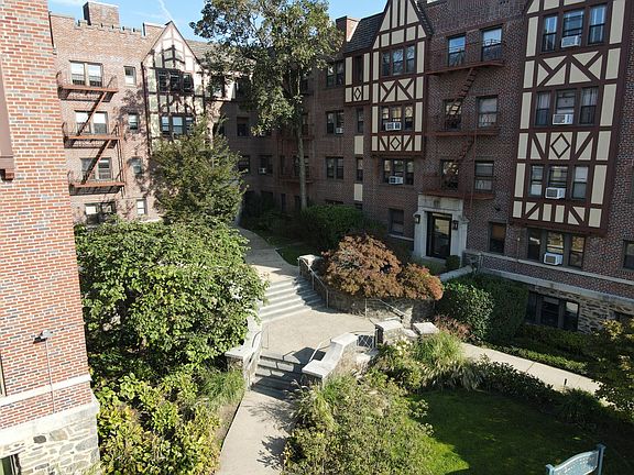 2nd image of 604 Tompkins Ave APT E4