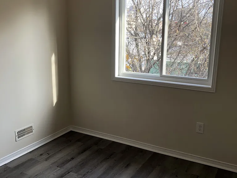 27 Nassau St #2 — Photo 9