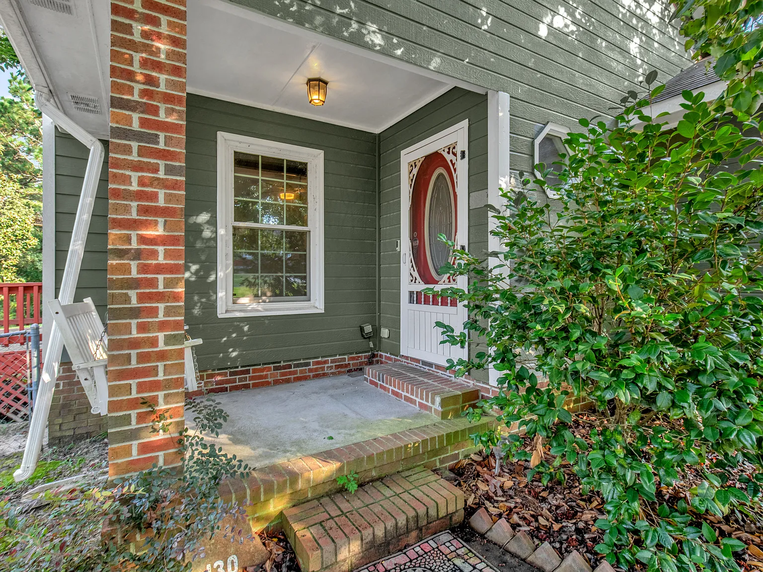 3 bed, 1200 sqft, $1,900 — Photo 3