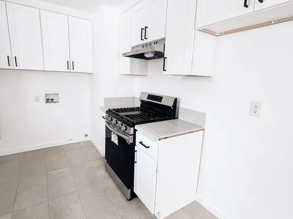 West 129th St. Apts., 4084 W 129th St #B, Hawthorne, CA 90250