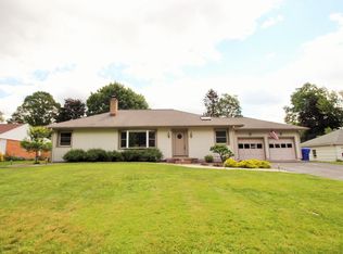 261 Ridgemont Dr, Rochester, NY 14626