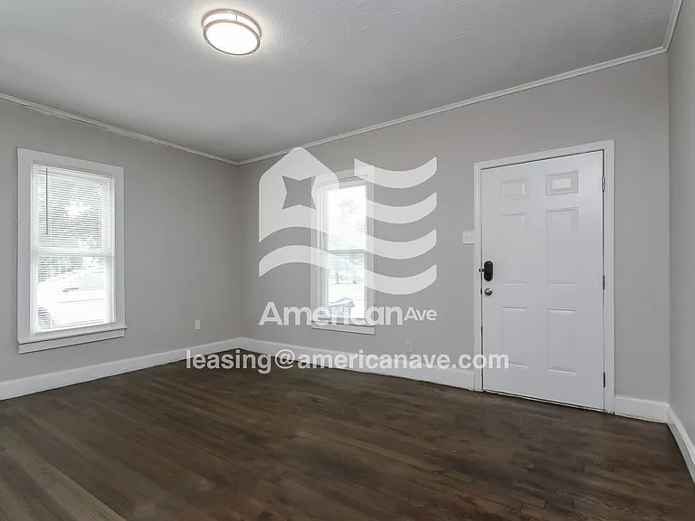 1697247_003_living_room_4.jpg