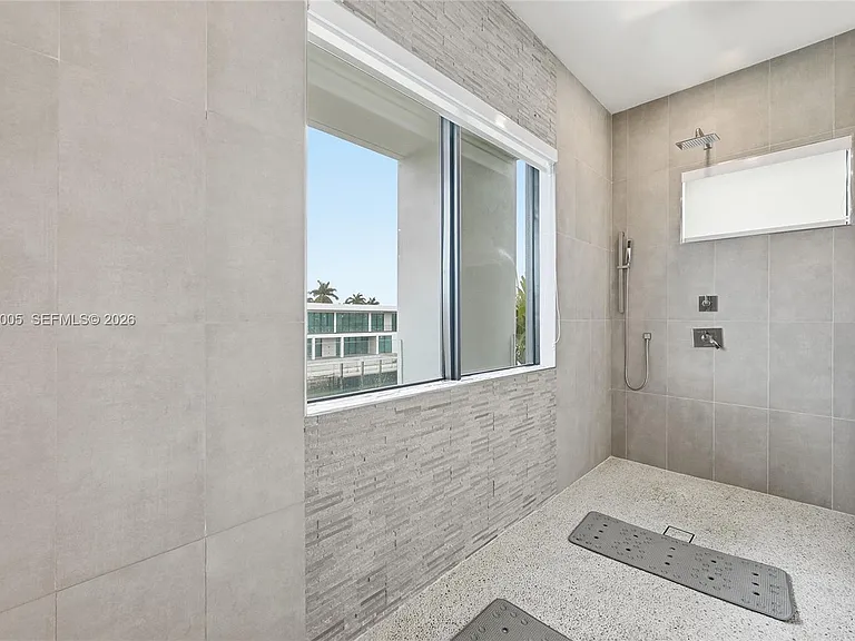 3300 NE 170th St — Photo 51