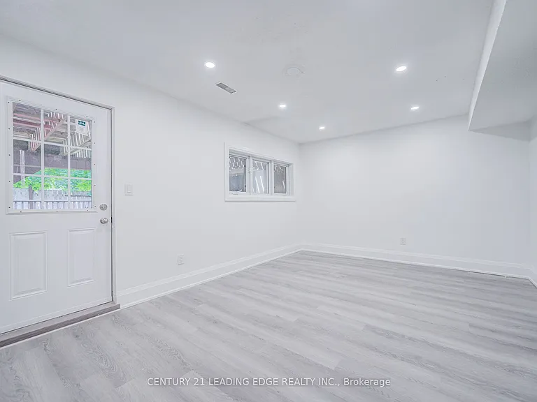 46 Hinchley Wood Grv #BASEMENT — Photo 8